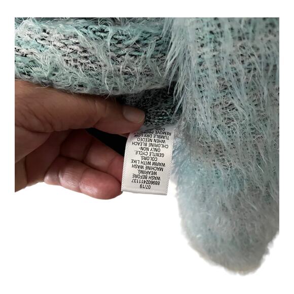 3/$15 Candie's Crew Neck Blue Green Fluffy Soft Long-sleeved Fall Sweater Small - Picture 8 of 10